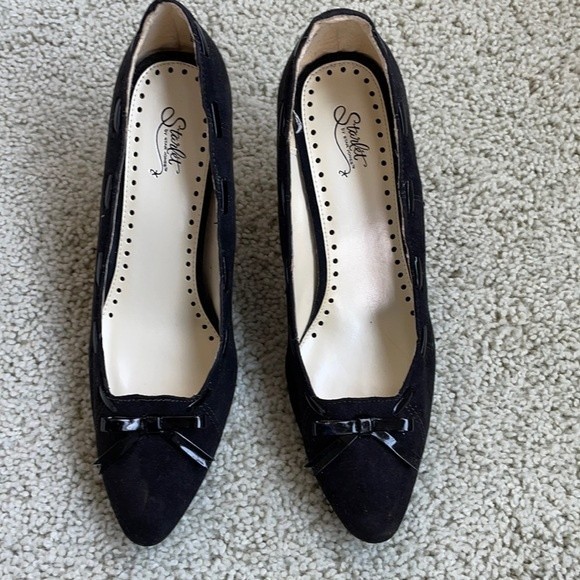 Shoes - Black suede like heel